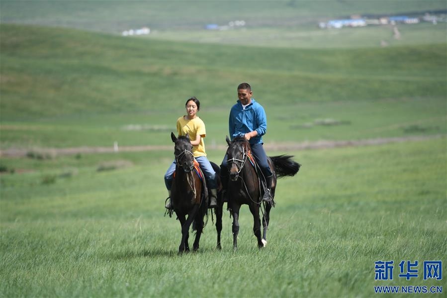 (特別的暑期生活·圖片故事)(3)草原女孩錫林花的暑期“歡樂時光”