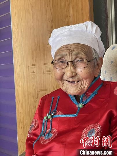 薩仁托婭拍攝的“草原母親”?！∷_仁托婭供圖