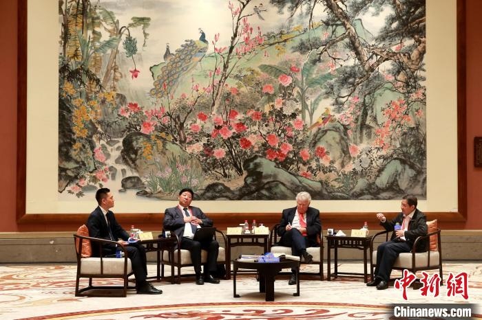 9月27日，尼山世界文明論壇在曲阜舉行，圖為該論壇的“高端訪談”活動?！×籂?攝