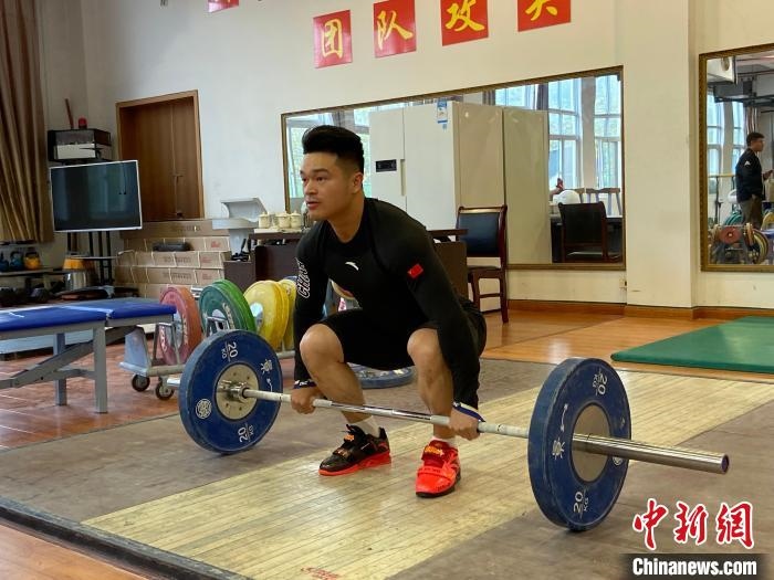 石智勇訓(xùn)練場(chǎng)景?！×植?攝