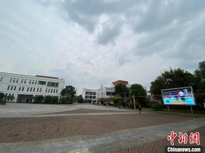 寧波市第二少年兒童業(yè)余體育學(xué)校?！×植?攝