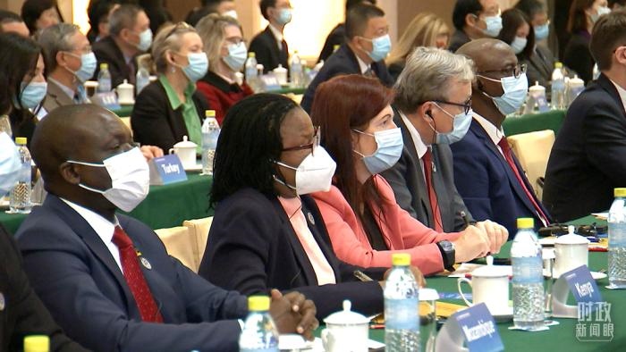 △紀(jì)念會(huì)議分會(huì)場(chǎng)的與會(huì)嘉賓。(總臺(tái)央視記者楊立峰拍攝)