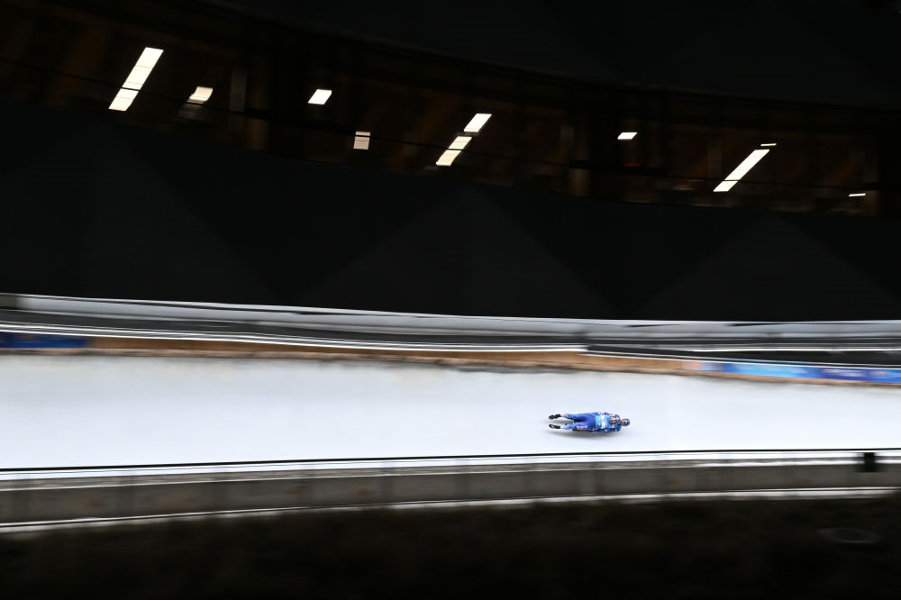 11月21日，美國選手馬茲德澤/泰爾迪曼在團體接力比賽中。新華社記者陳益宸攝