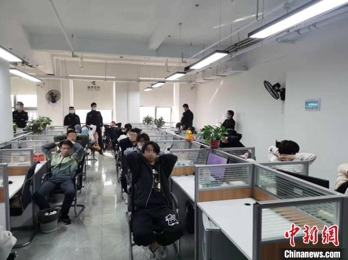 抓捕現(xiàn)場。　長沙市公安局供圖