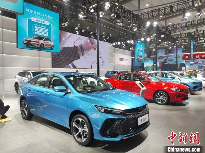 長沙國際車展上展出的汽車?！√菩∏?攝