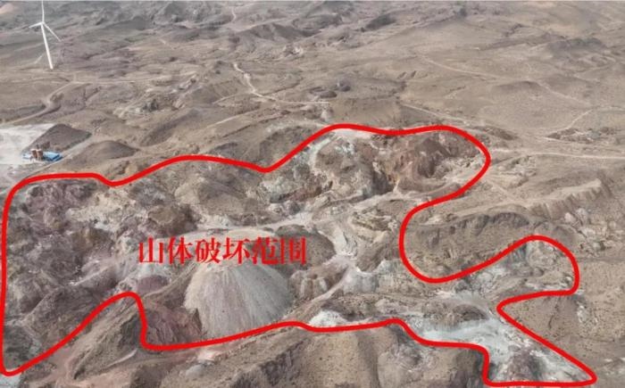  2021年12月12日，督察組使用無人機(jī)拍攝，中寧縣馬道梁北部歷史遺留礦山破壞山體面積達(dá)240余畝，現(xiàn)場滿目瘡痍、千瘡百孔