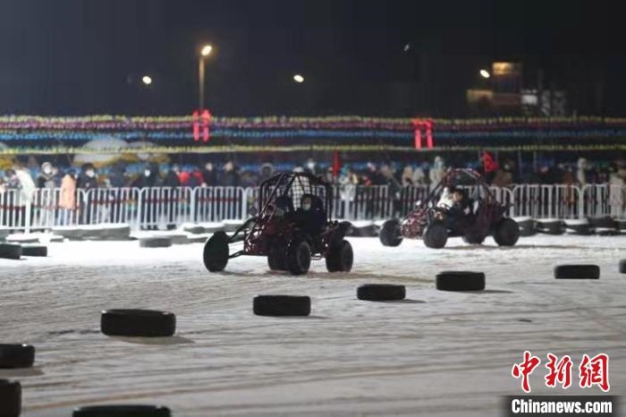 來吧，一起體驗雪地越野車的刺激吧?！∮诤Ｑ?攝