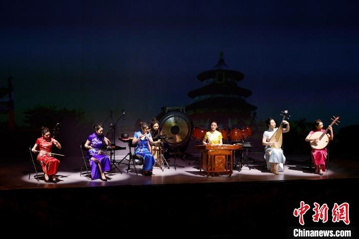 6日，“相約北京”奧林匹克文化節(jié)暨第22屆“相約北京”國(guó)際藝術(shù)節(jié)在京開(kāi)幕。　<a target='_blank' href='/'>中新社</a>記者 富田 攝