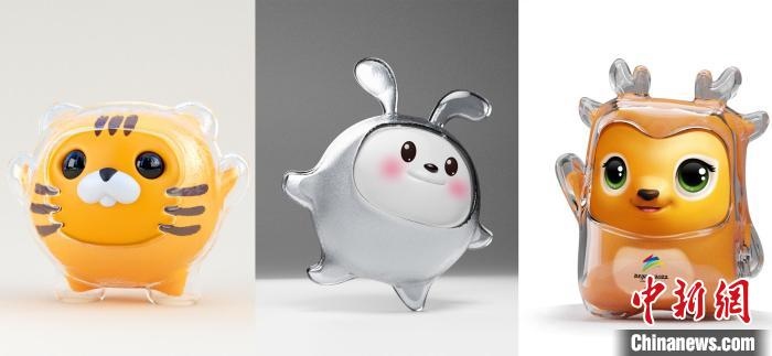 設(shè)計(jì)團(tuán)隊(duì)曾嘗試在冰殼之下更換成老虎、兔子或麋鹿等形象。(資料圖) 劉平云供圖