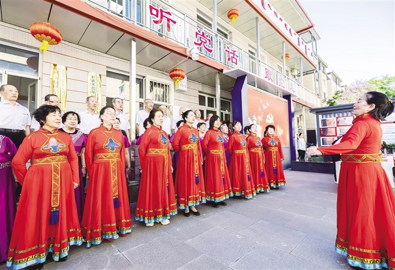 呼和浩特:黨建引領(lǐng)風(fēng)帆勁 擎旗奮進闊步行