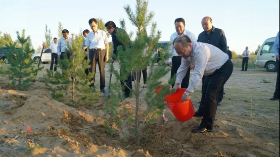 1599443506620600.png 國家發(fā)改委副主任兼國家統(tǒng)計局局長寧吉喆在庫布其考察調(diào)研420.png