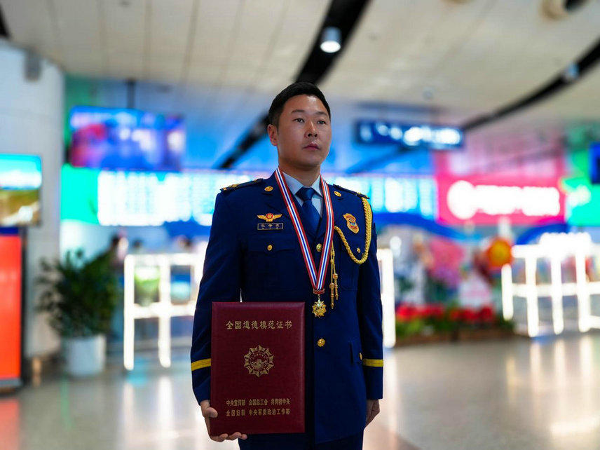 1749194463133910.jpg 巴特爾1.jpg