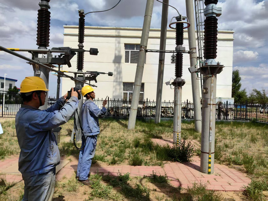 1751965453429543.jpg 現(xiàn)場設(shè)備測溫.jpg