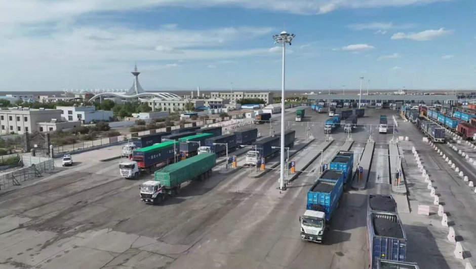 1765329304808050.jpg 策克口岸2.jpg