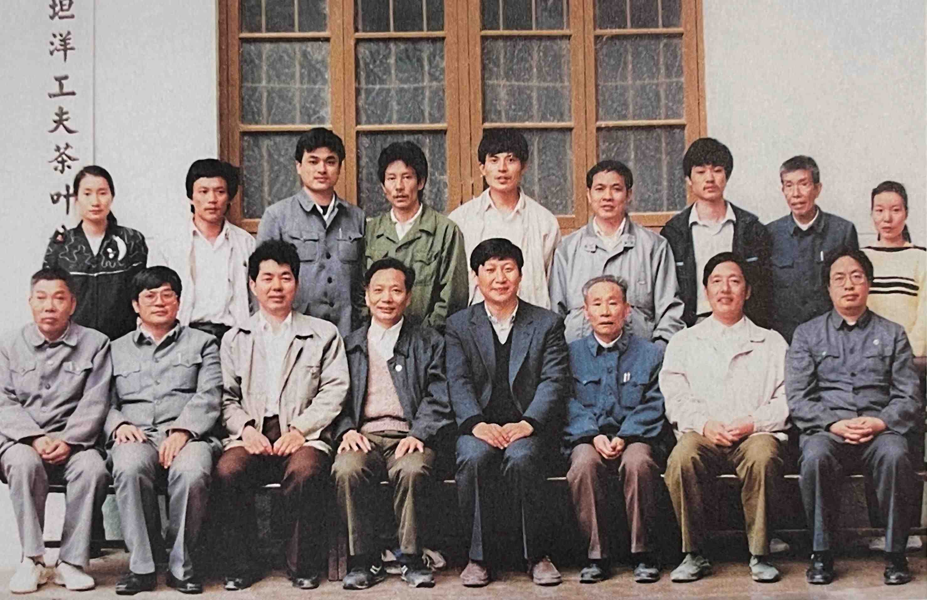 1990年5月，剛調(diào)任福州市委書記的習(xí)近平到寧德交接工作時(shí)，調(diào)研福安市社口鄉(xiāng)坦洋工夫茶葉公司。