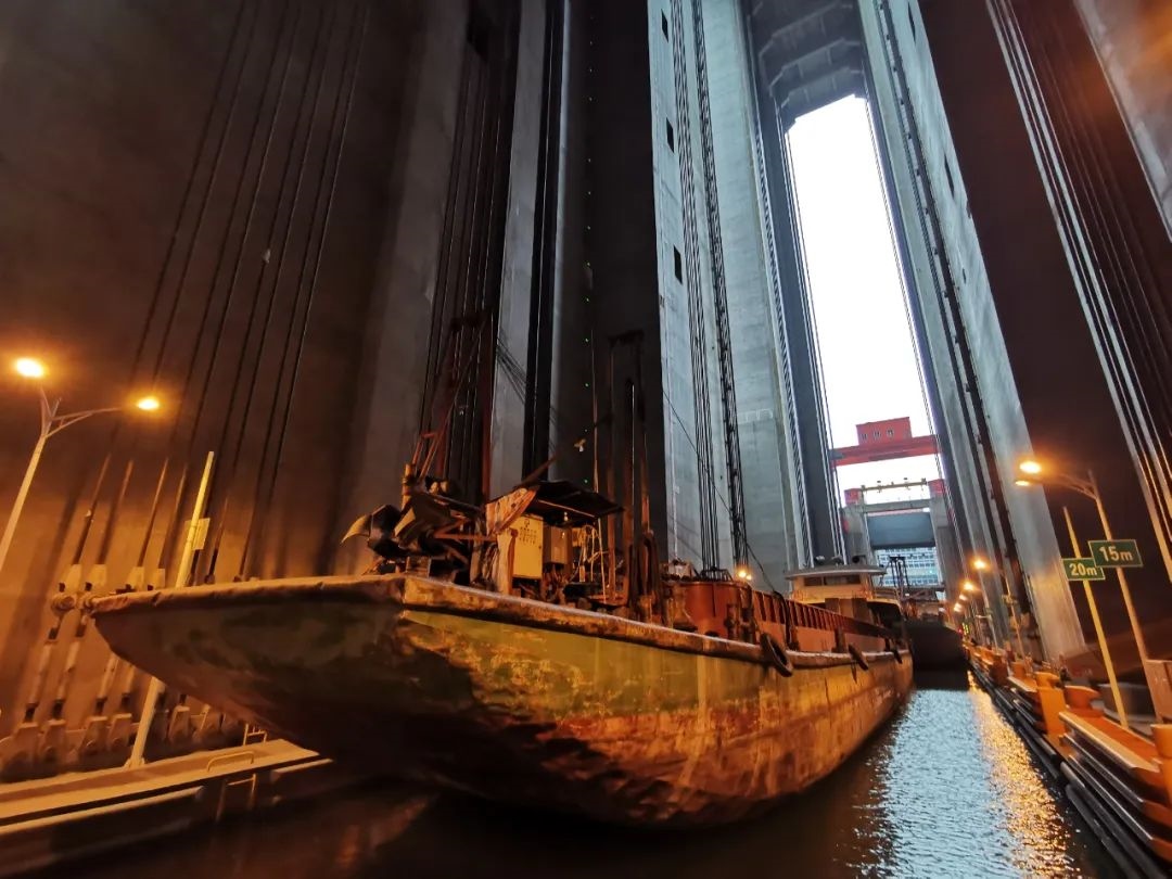 向家壩升船機船廂。鄭慶攝