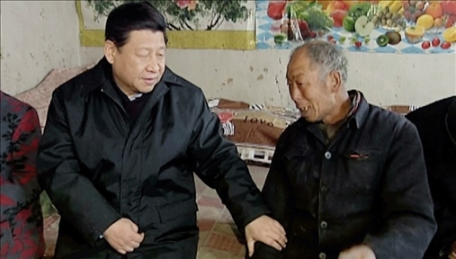 △2012年12月30日，習(xí)近平總書(shū)記來(lái)到河北省阜平縣龍泉關(guān)鎮(zhèn)顧家臺(tái)村看望困難群眾。