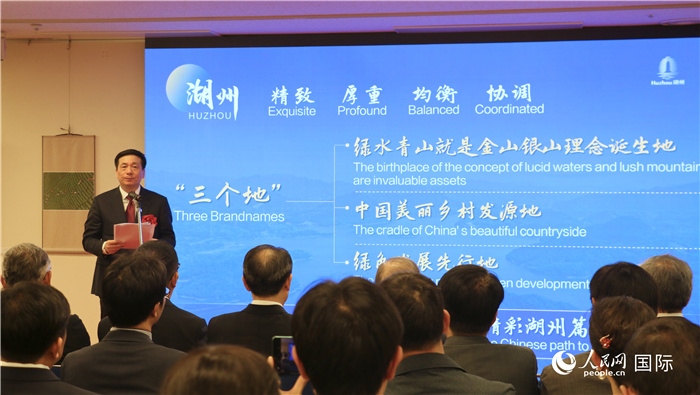 湖州市委書(shū)記陳浩介紹湖州市總體情況。（人民網(wǎng) 許可攝）