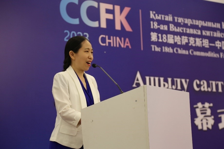 中國駐阿拉木圖總領(lǐng)事蔣薇發(fā)表致辭。中國駐阿拉木圖總領(lǐng)館供圖