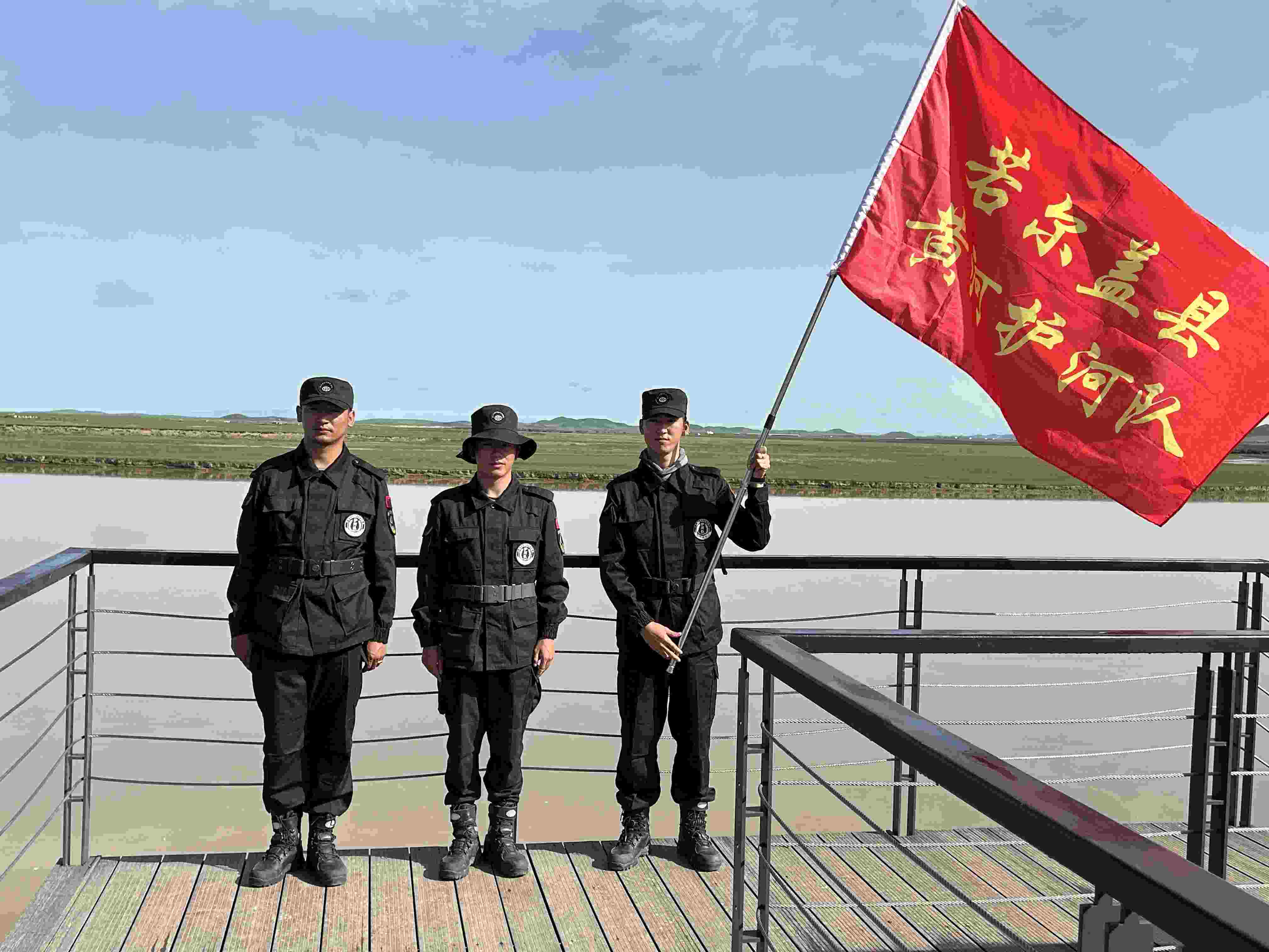 若爾蓋縣黃河護河隊。人民網 周靜圓攝