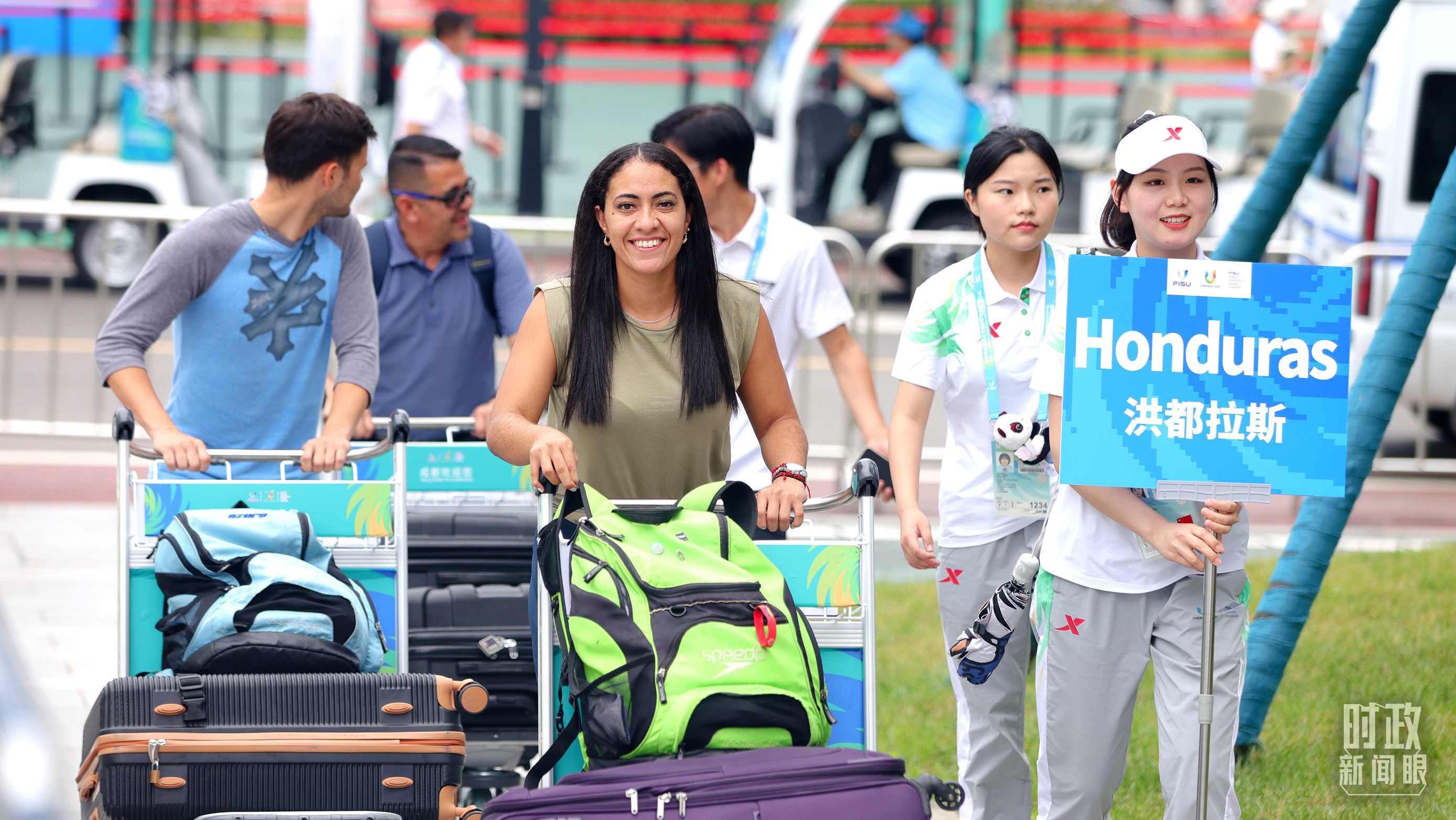 各國(guó)代表團(tuán)成員相繼抵達(dá)成都大運(yùn)村。（總臺(tái)央視記者魏幫軍拍攝）