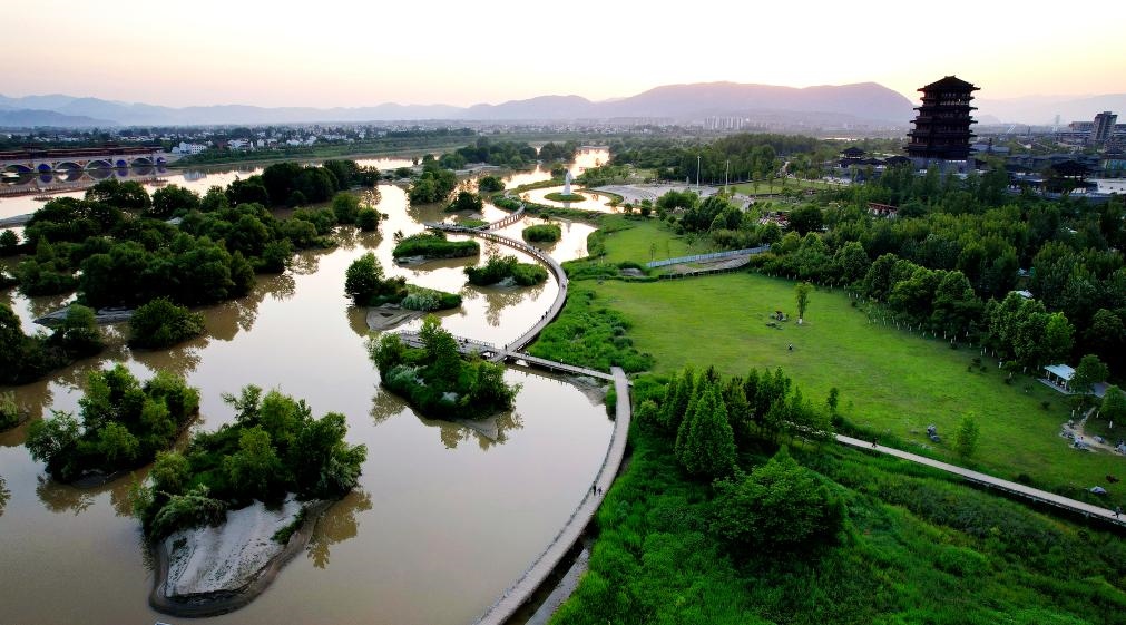 2022年5月16日拍攝的天漢濕地公園景色。新華社記者 邵瑞 攝