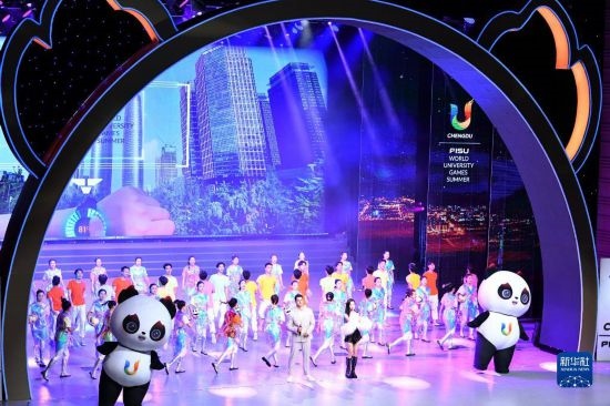 7月29日拍攝的聯(lián)歡會(huì)現(xiàn)場(chǎng)。新華社記者 張端 攝