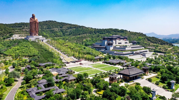 這是2023年6月8日拍攝的山東省曲阜市尼山圣境（無人機照片）。新華社記者 郭緒雷 攝