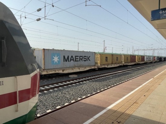 亞吉鐵路吉布提那噶德車站的貨運車廂。人民網(wǎng)記者 趙艷紅攝