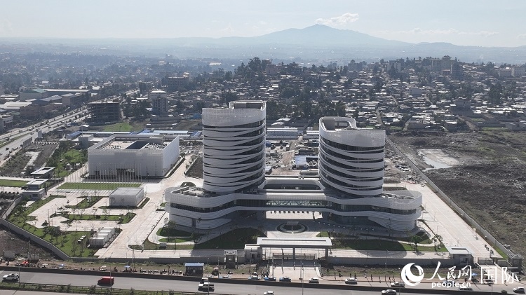 非洲疾病預(yù)防控制中心總部（一期）航拍。人民網(wǎng)記者 劉寧攝