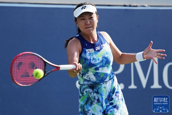 朱琳在比賽中回球。新華社記者 劉杰 攝