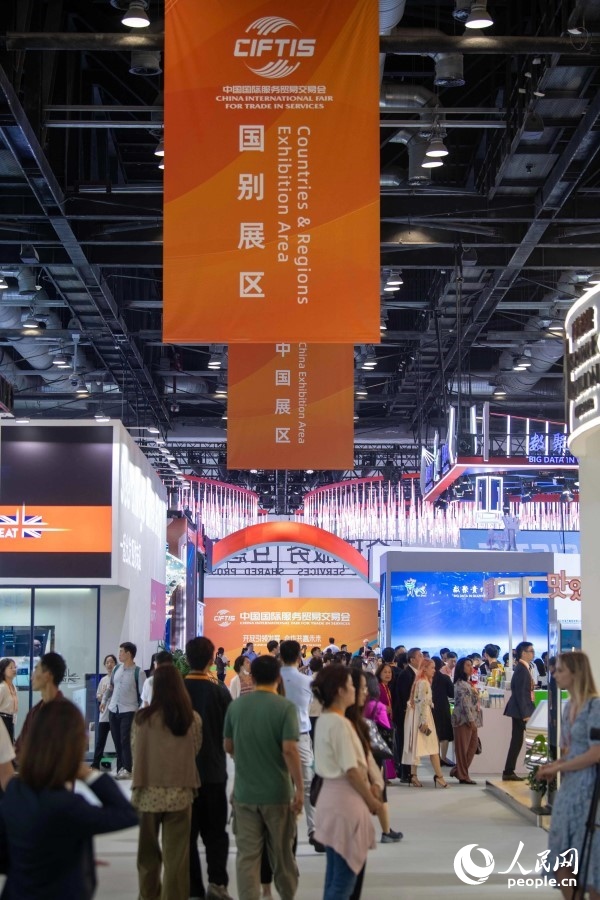 9月2日，服貿(mào)會國別展區(qū)，人流如潮。人民網(wǎng)記者 翁奇羽攝