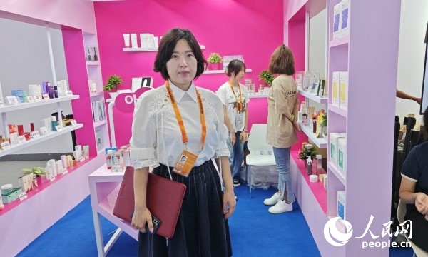 9月3日，韓國駐華大使館經(jīng)濟部參贊金至凰接受人民網(wǎng)記者采訪。人民網(wǎng)記者 趙雯博攝