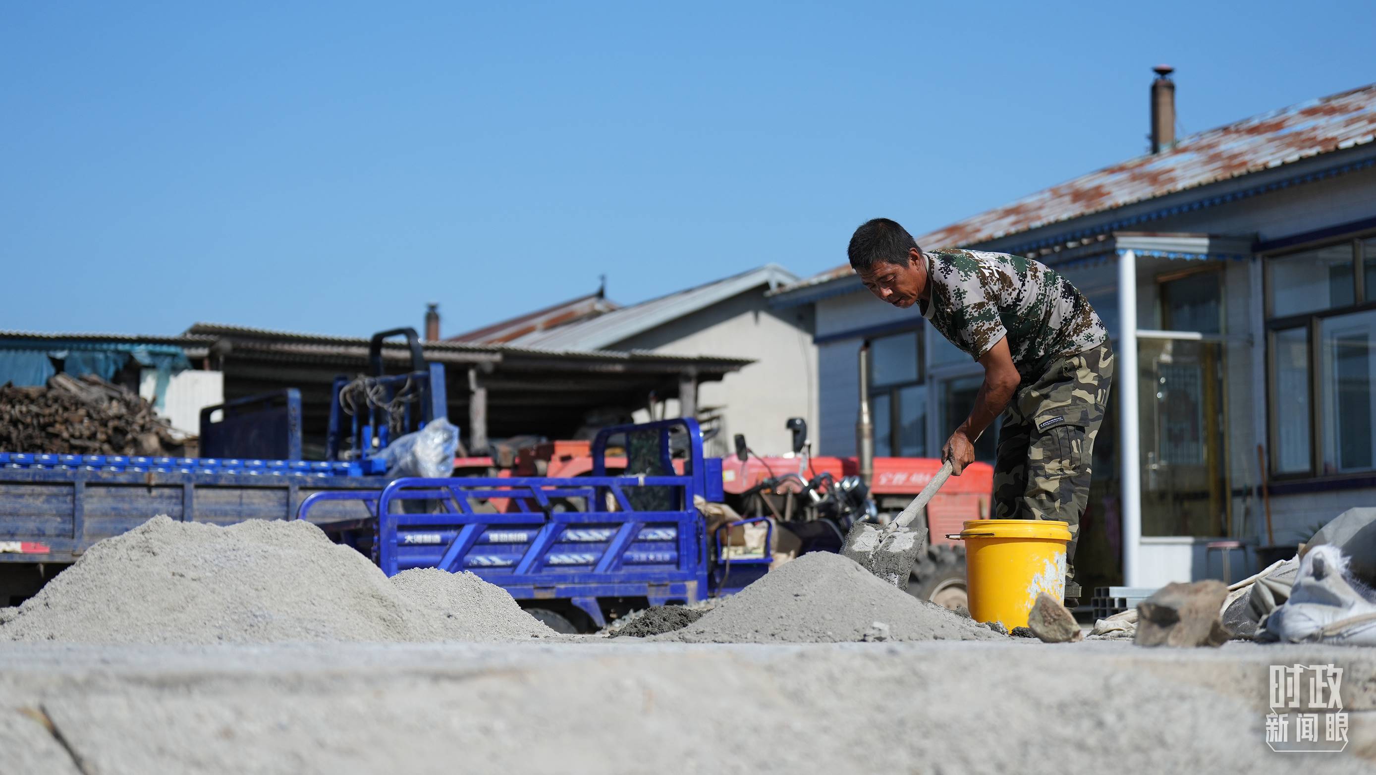 △龍王廟村的災(zāi)后恢復(fù)重建正加緊推進(jìn)。（總臺國廣記者李晉拍攝）