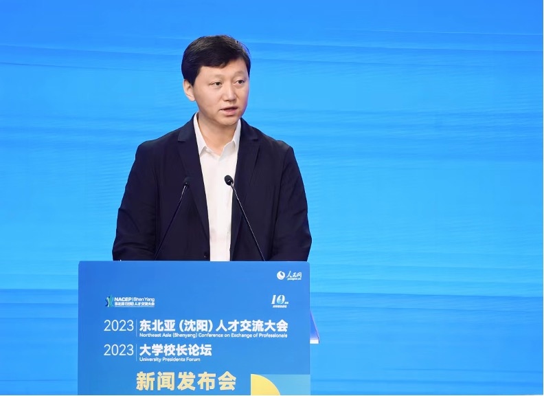 中國(guó)高等教育學(xué)會(huì)副秘書(shū)長(zhǎng)吳英策致辭。人民網(wǎng)記者 馬天翼攝