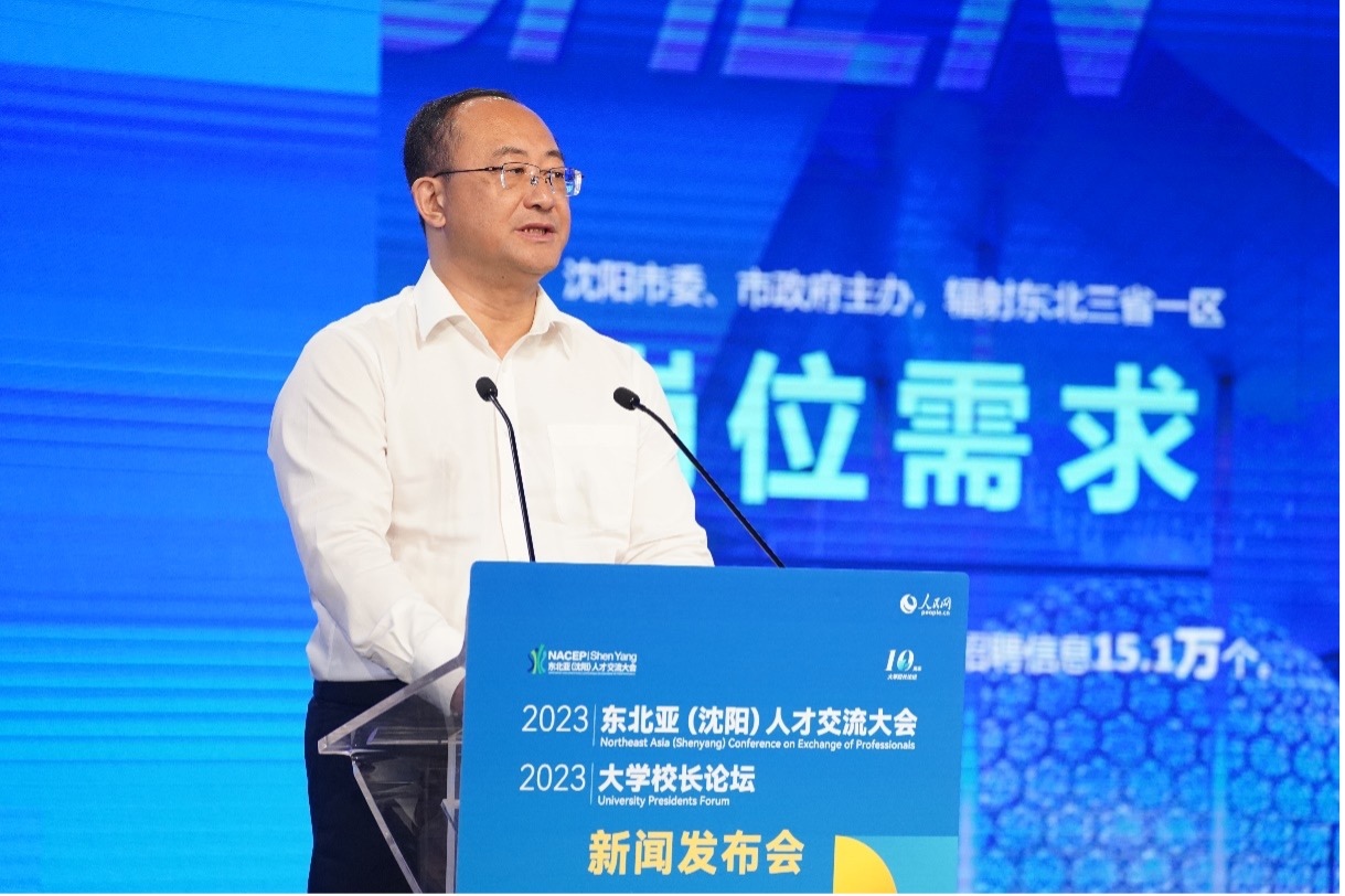 遼寧省沈陽(yáng)市人力資源和社會(huì)保障局黨組書(shū)記、局長(zhǎng)王志剛發(fā)布崗位需求和人才政策。人民網(wǎng)記者 馬天翼攝