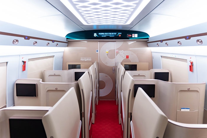 復(fù)興號(hào)亞運(yùn)智能動(dòng)車組列車。上海鐵路局融媒體中心供圖