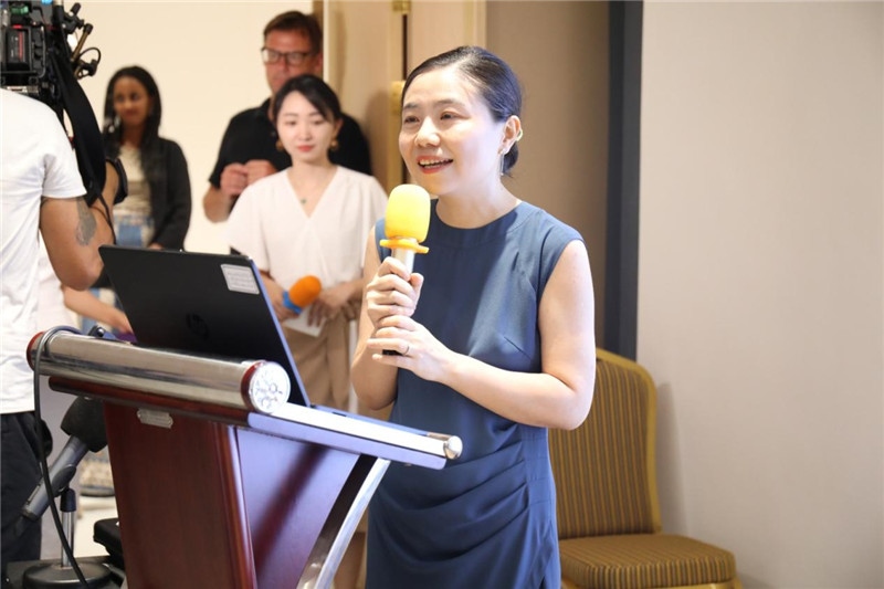 圖為吉布提孔子學(xué)院鄒燕舞院長為表彰儀式致辭。吉布提孔子學(xué)院供圖