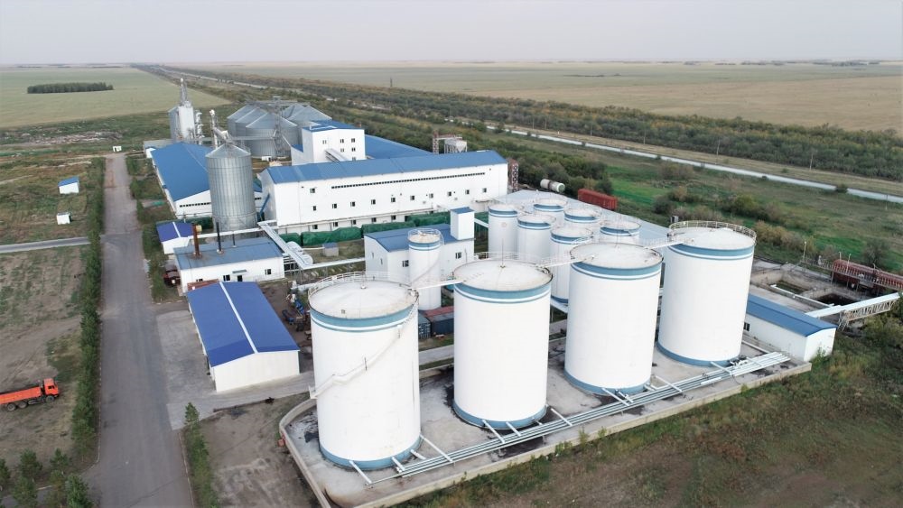 這是2022年9月2日在哈薩克斯坦北哈薩克斯坦州拍攝的愛(ài)菊農(nóng)產(chǎn)品物流加工園區(qū)（無(wú)人機(jī)照片）。新華社發(fā)（奧斯帕諾夫攝）