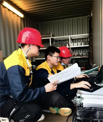 △2022年，長(zhǎng)征十一號(hào)運(yùn)載火箭在我國(guó)黃海以“一箭五星”方式成功發(fā)射。哈爾濱工程大學(xué)船海結(jié)構(gòu)物安全與舒適性團(tuán)隊(duì)為發(fā)射船進(jìn)行結(jié)構(gòu)動(dòng)態(tài)監(jiān)測(cè)。