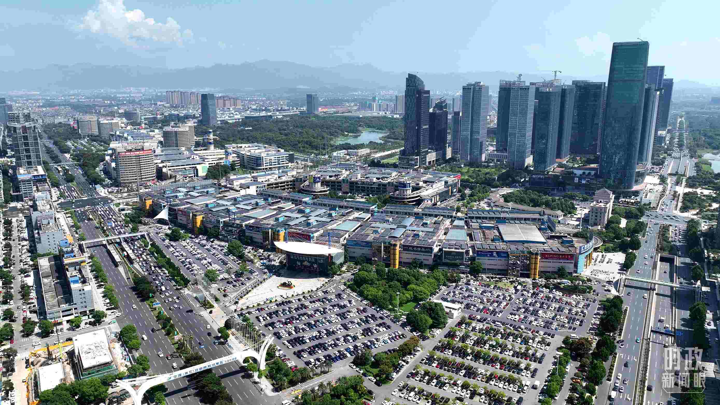 △義烏國(guó)際商貿(mào)城航拍。（總臺(tái)央視記者羅瀟拍攝）