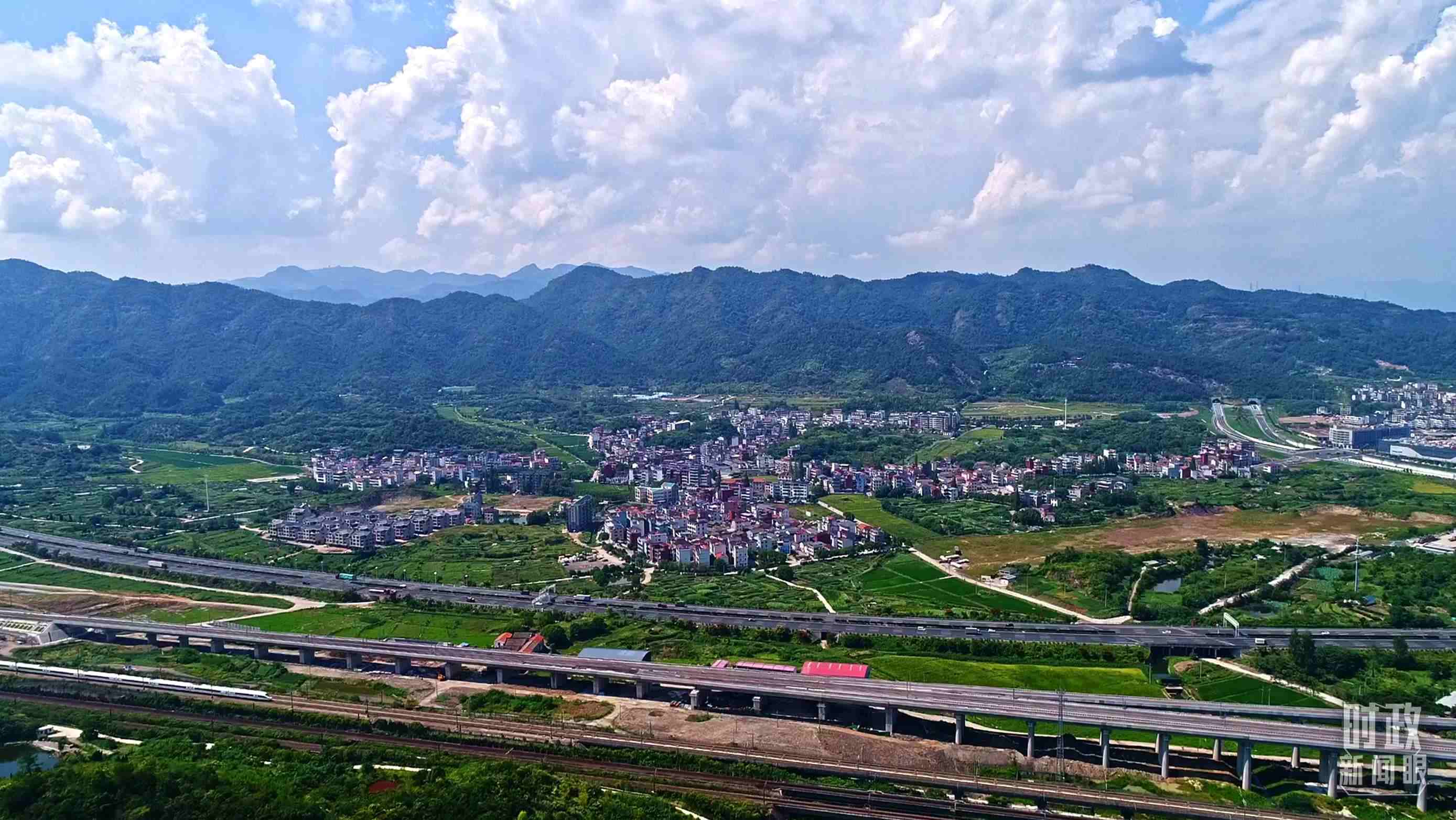 △李祖村航拍。（總臺(tái)央視記者范凱拍攝）