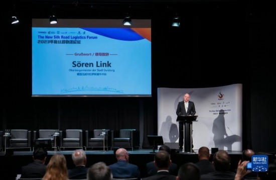 9月21日，在德國杜伊斯堡，杜伊斯堡市市長(zhǎng)澤倫·林克出席2023新絲路物流論壇并致辭。新華社記者 張帆 攝