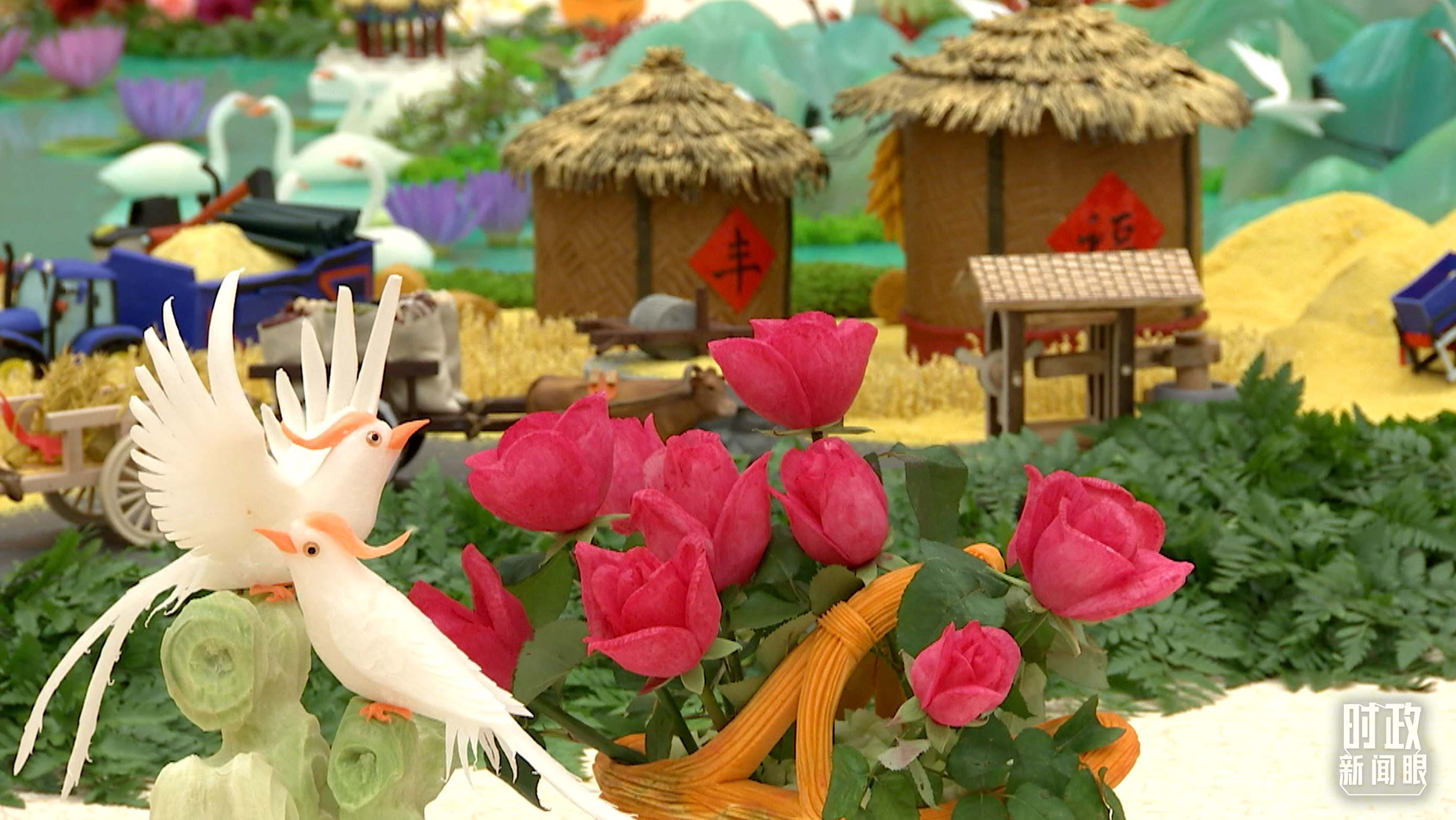 △宴會(huì)廳內(nèi)，節(jié)日氛圍濃郁。