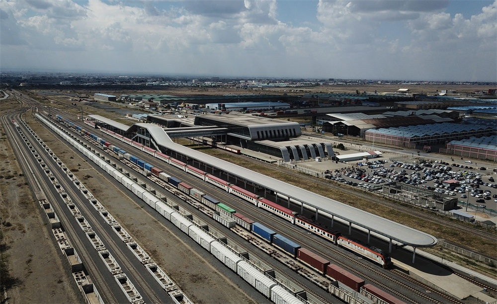 這是在肯尼亞首都內(nèi)羅畢拍攝的蒙內(nèi)鐵路內(nèi)羅畢站（9月20日攝，無人機照片）。新華社記者 韓旭 攝