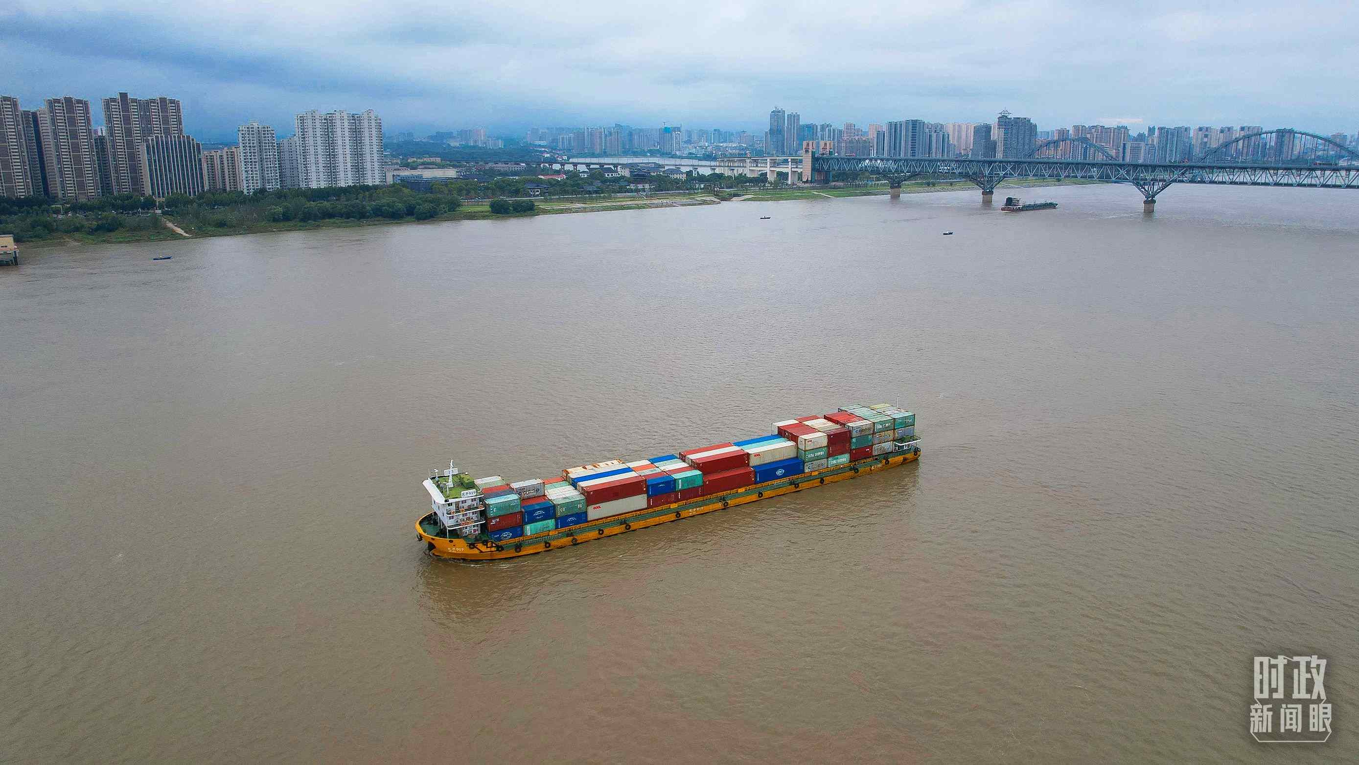△長(zhǎng)江九江段。（總臺(tái)央視記者范凱拍攝）