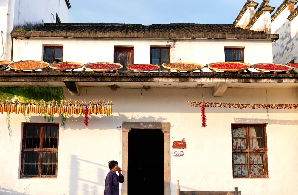 婺源縣王村石門自然村一角（2023年10月11日攝）。