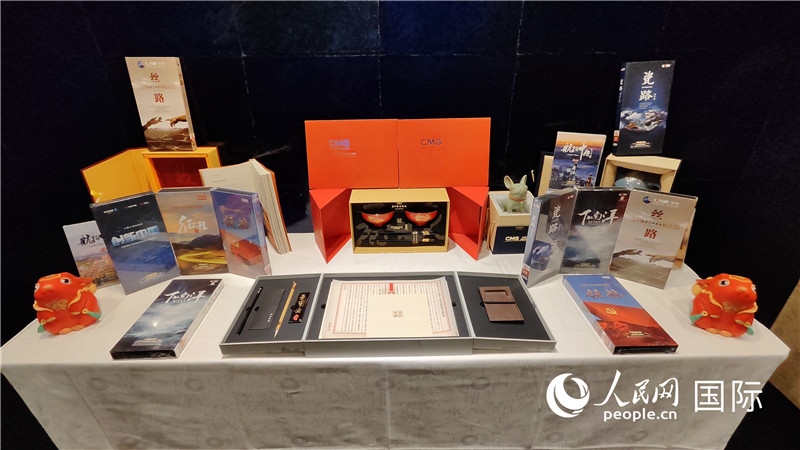 中央廣播電視總臺(tái)精品節(jié)目及文創(chuàng)產(chǎn)品展臺(tái)。人民網(wǎng) 蔣曉辰攝