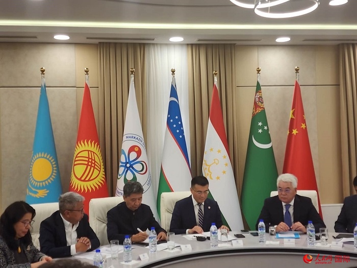 中國(guó)駐烏茲別克斯坦大使于駿致辭。人民網(wǎng)記者 李強(qiáng)攝