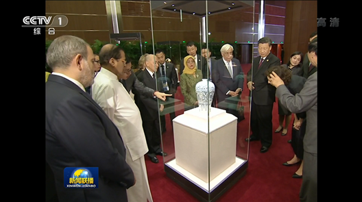 2019年5月15日，中外領(lǐng)導(dǎo)人共同參觀“大美亞細亞——亞洲文明展”。（視頻截圖）